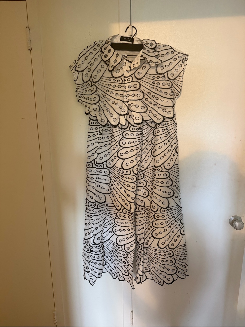 AKIRA Black & White Patterned Wide-Leg Cropped Set